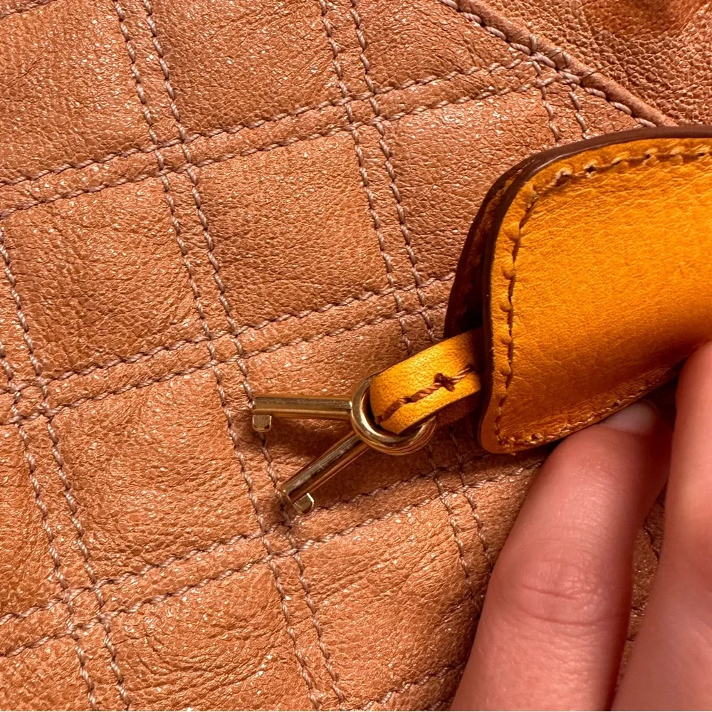 Marc Jacobs tan and gold quilted leather clutch - Picture 11 of 14